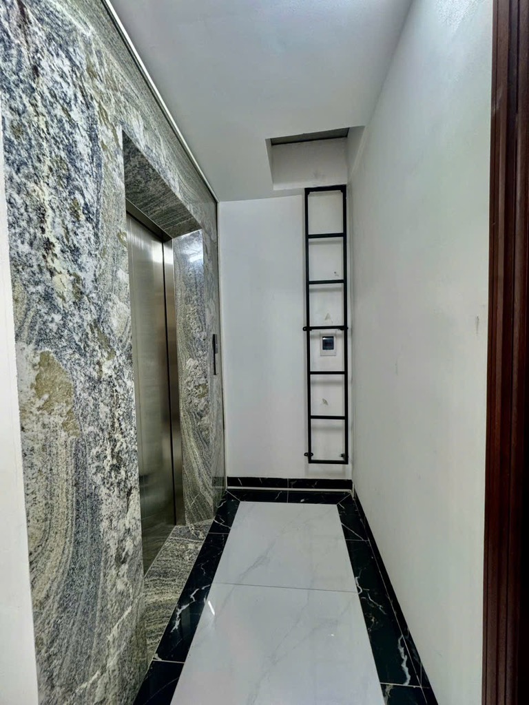 BÁN NHÀ 7 TẦNG TẠI ĐƯỜNG HỒ TÙNG MẬU - Ô TÔ VÀO NHÀ - VÀI BƯỚC RA Ô TÔ TRÁNH- NỘI THẤT ĐẸP.